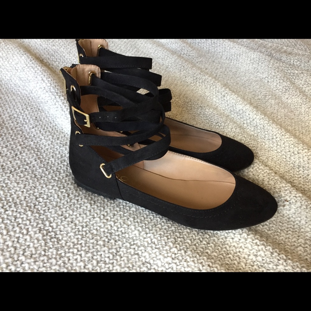 Aldo Black Flat - excellent condition. Size 8.5